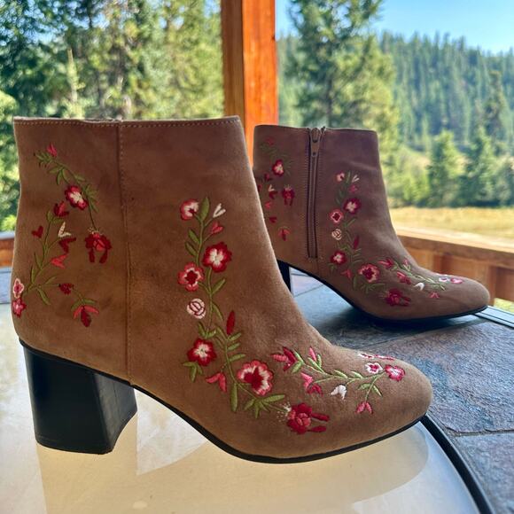 Callisto of California Veronaa Bootie Cognac 36EU / 5US Floral Embroidered READ - Picture 1 of 13